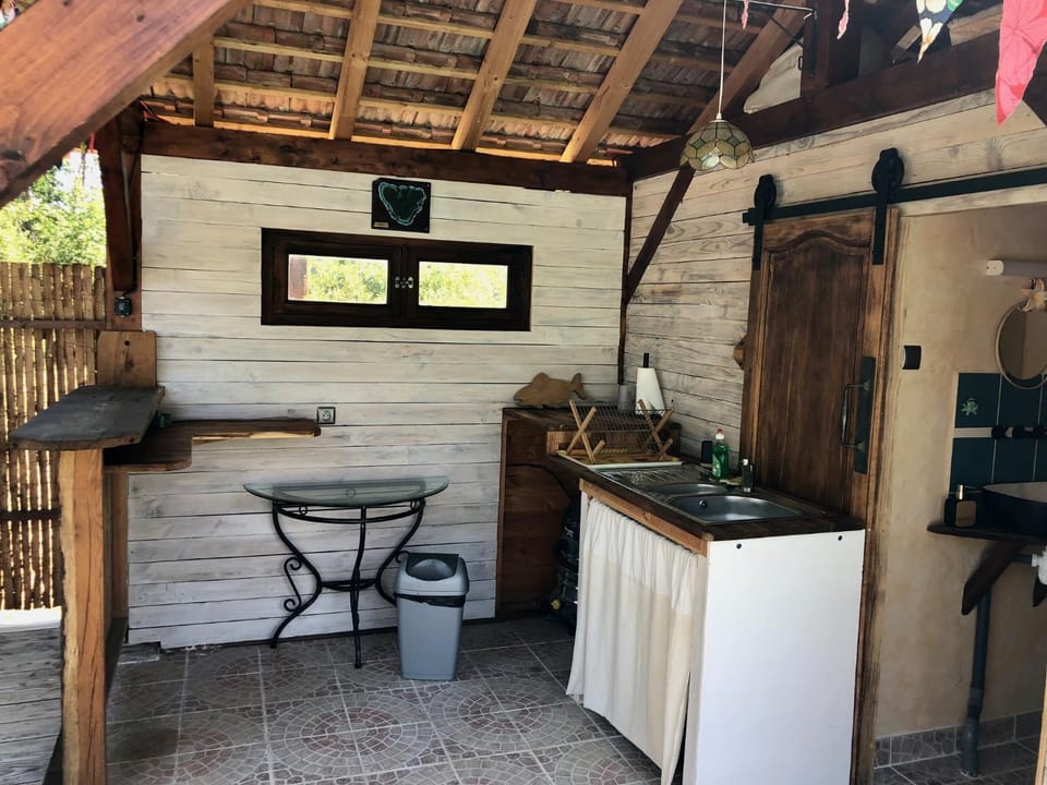 La Roulotte du Coustal, Climatisé Luxury tent in Occitanie