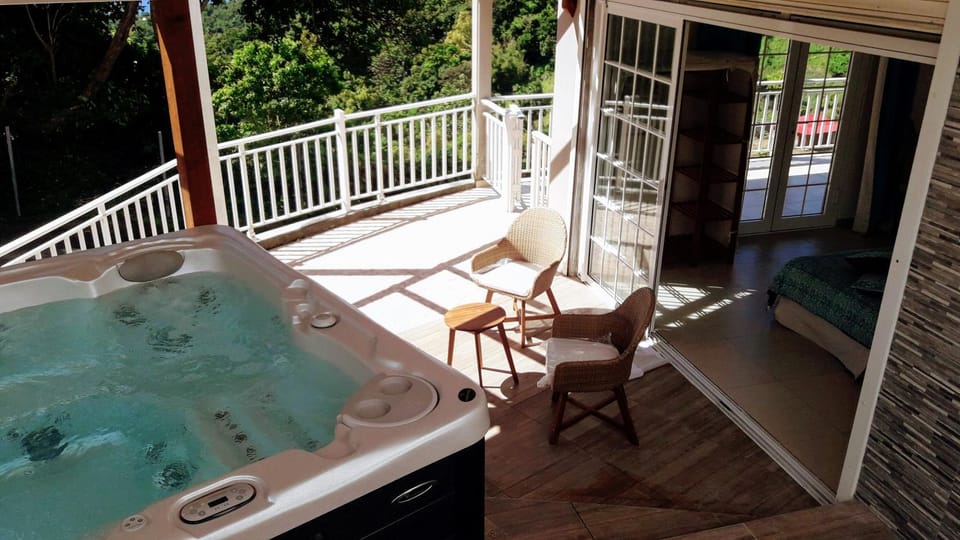 Patio, Day, Hot Tub, Balcony/Terrace, Spa and wellness centre/facilities, Decorative detail, Garden view, Garden view, Landmark view, Mountain view, Mountain view, Street view, Open Air Bath, Quiet street view