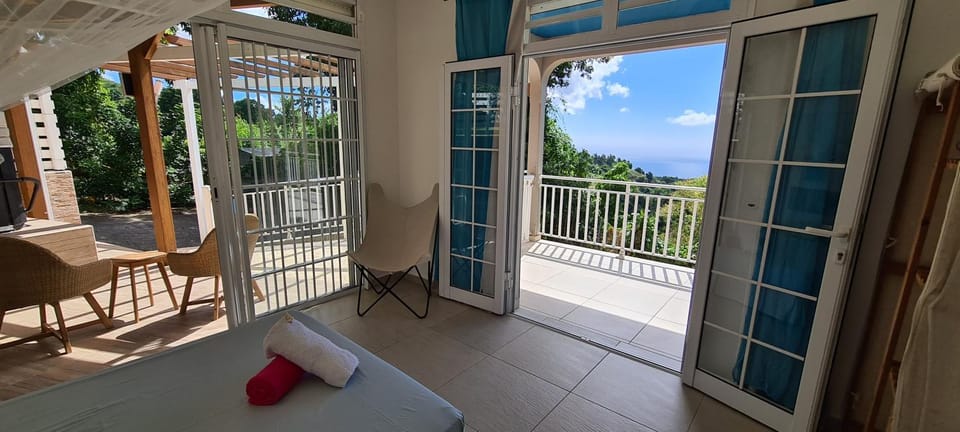 Patio, Nearby landmark, Hot Tub, Landmark view, River view, Sea view, group of guests, towels
