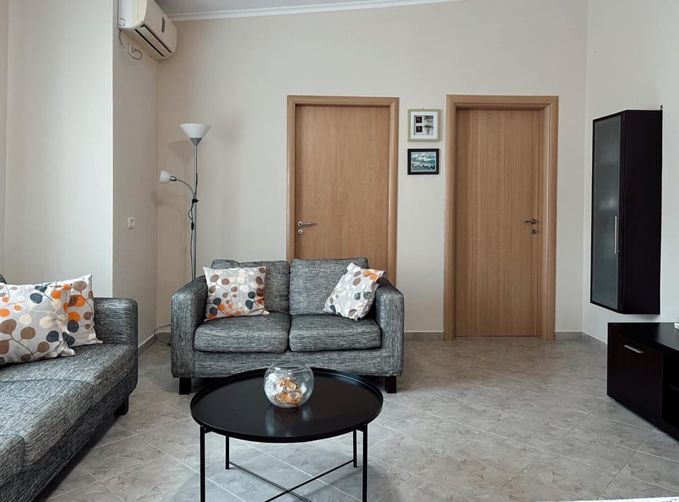Living room, Seating area, air conditioner