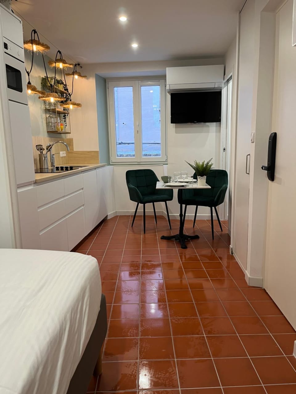 Communal lounge/ TV room, TV and multimedia, Coffee/tea facilities, Kitchen or kitchenette, Living room, Seating area, Dining area, heating, heating, internet, internet, soundproof, stove, stove, air conditioner, air conditioner
