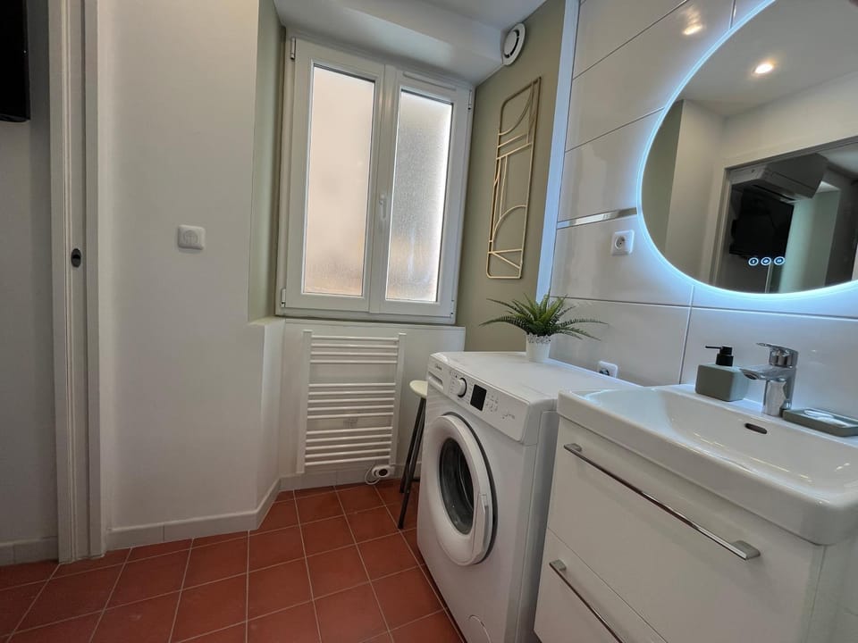 Bathroom, hair dryier, towels, washing machine