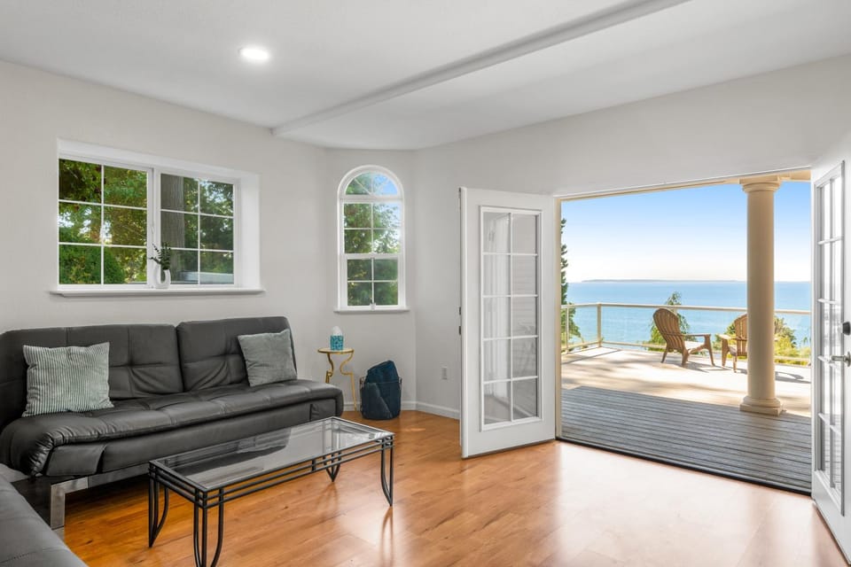 Driftwood Retreat - Downstairs House in Blaine