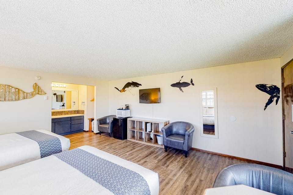 The Lamplighter Inn - Crab Shack and Whale Watching House in Oregon