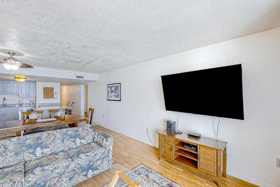 Water's Edge Resort 901 Apartment in Garden City