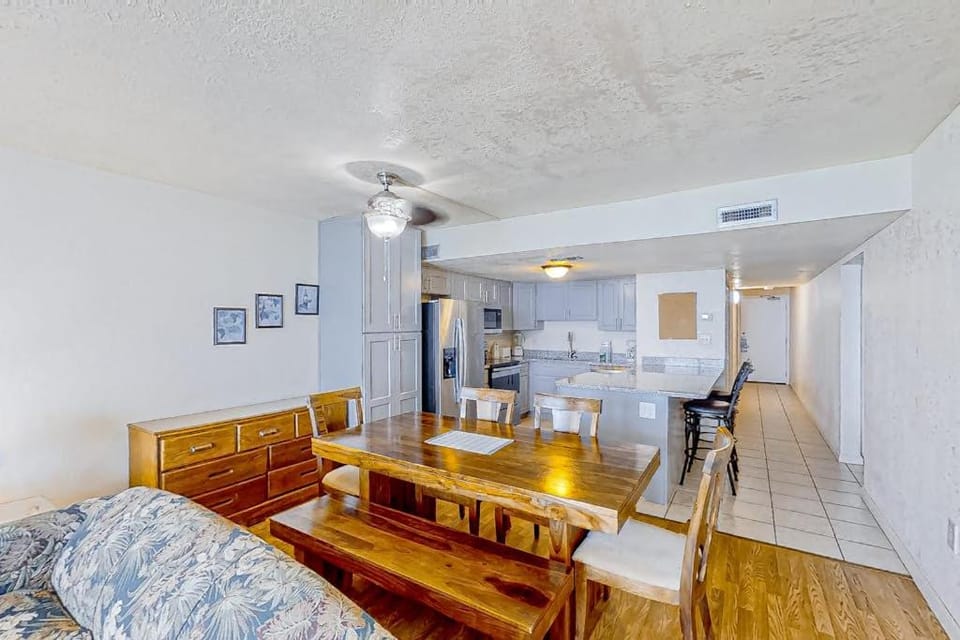 Water's Edge Resort 901 Apartment in Garden City