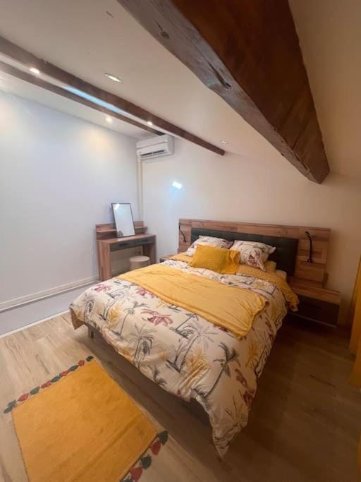 T2 neuf et moderne climatiser avec Netflix amazon Apartment in Marseille