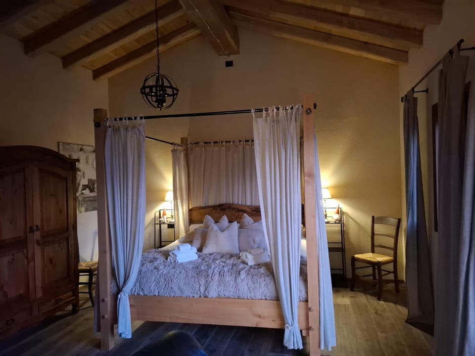 Photo of the whole room, Bedroom, wedding, wedding