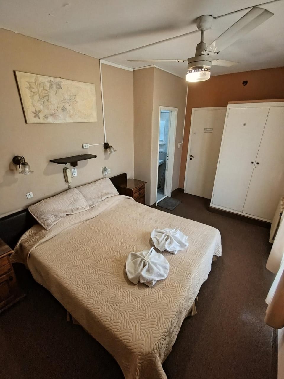 Photo of the whole room, Bedroom, towels, wardrobe