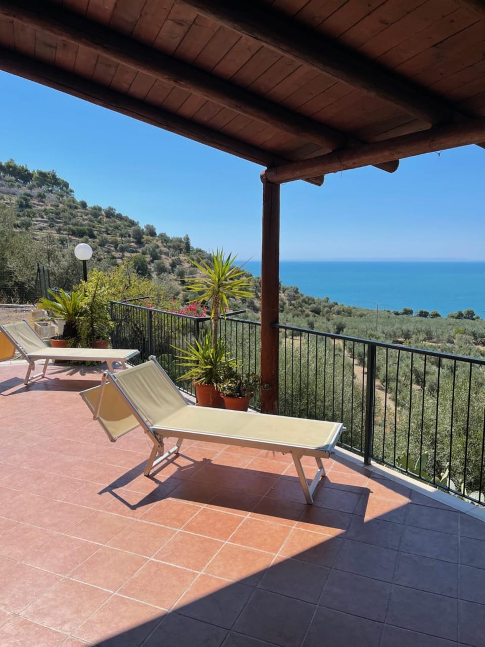 Sea view, sunbed