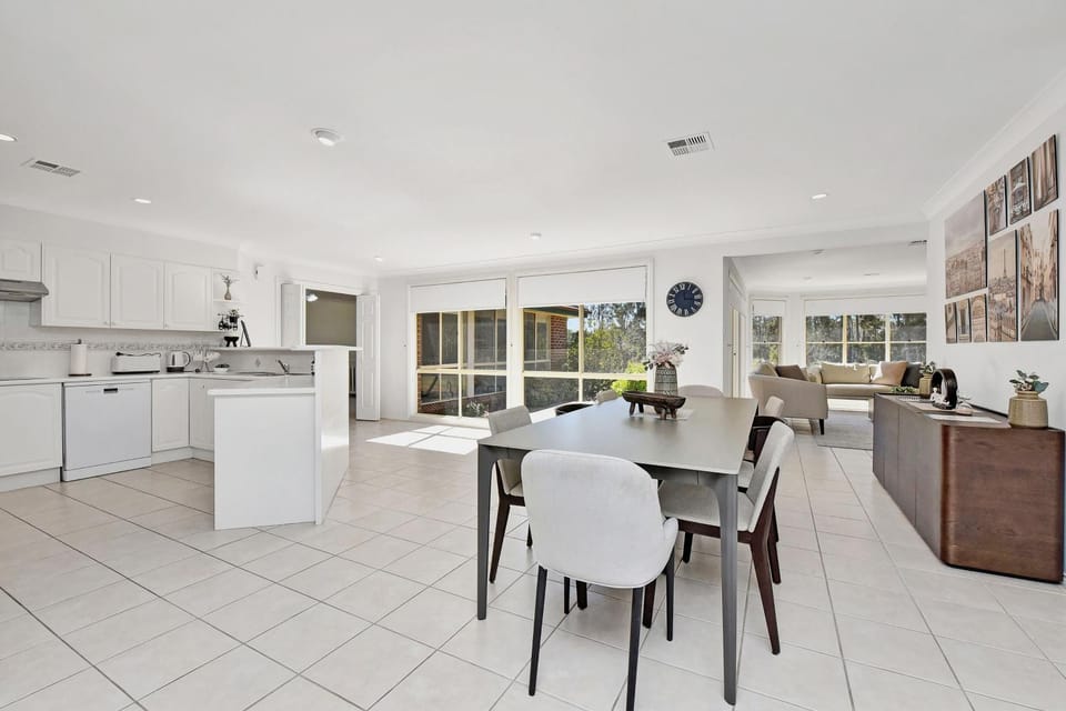 Home Among the Gum Trees - Lovedale. Central to wineries and wedding venues House in Lovedale