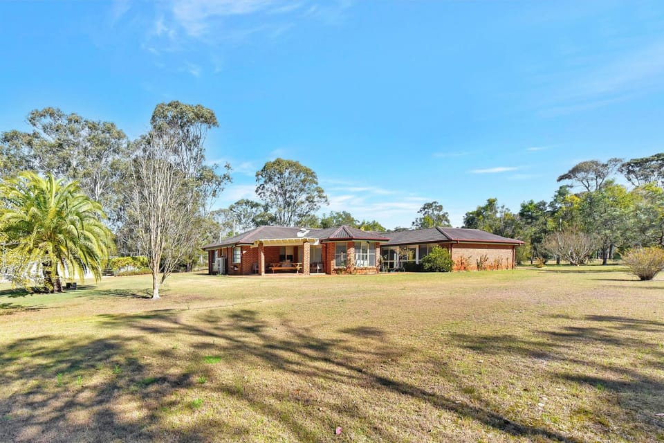 Home Among the Gum Trees - Lovedale. Central to wineries and wedding venues House in Lovedale