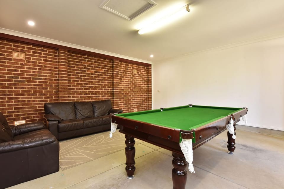 Home Among the Gum Trees - Lovedale. Central to wineries and wedding venues House in Lovedale