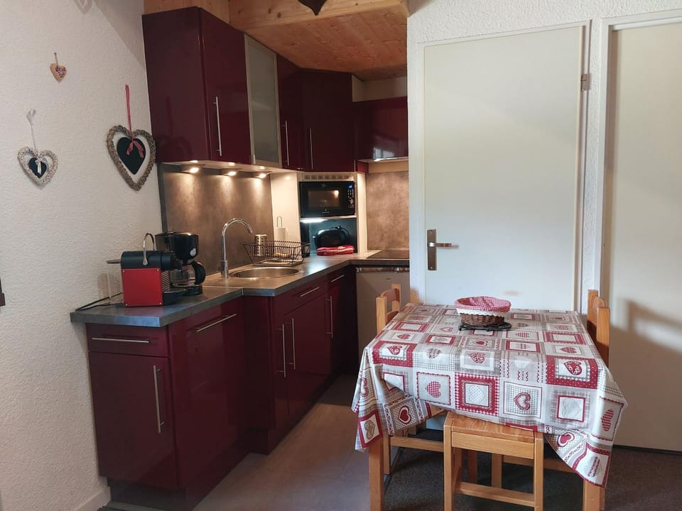 Studio montagnard à Autrans, 3 pers, parking privé, 2 étoiles - FR-1-737-57 Apartment in Auvergne-Rhône-Alpes