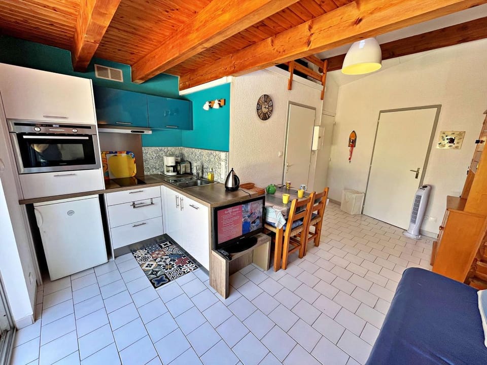 Appartement 6 pers, accès direct plage, proche commerces, terrasse, parking, Wi-Fi optionnel - FR-1-387-199 Apartment in Marseillan