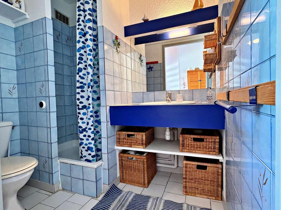 Appartement 6 pers, accès direct plage, proche commerces, terrasse, parking, Wi-Fi optionnel - FR-1-387-199 Apartment in Marseillan