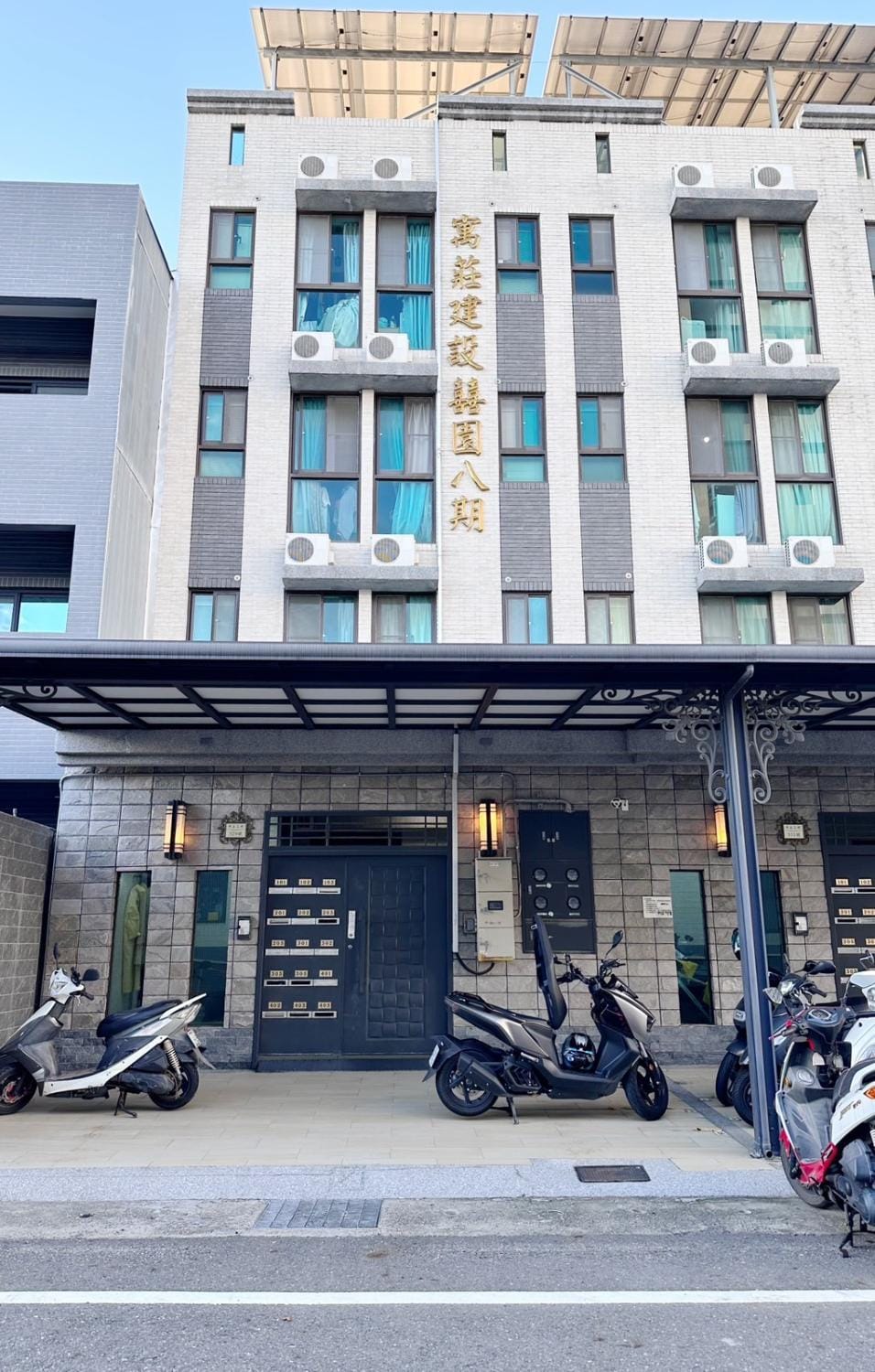 Property building, Day