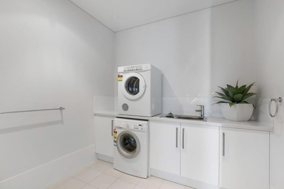 52 Esplanade - BYO Linen - Luxury - Seafront - Wi-Fi House in Middleton