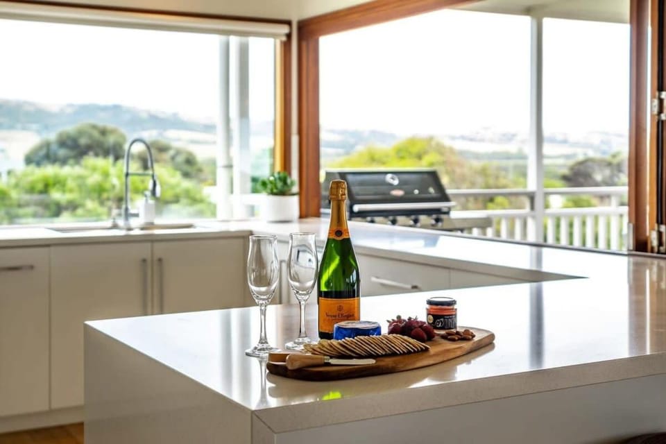 72 Seagull Ave Chiton - BYO Linen House in Port Elliot