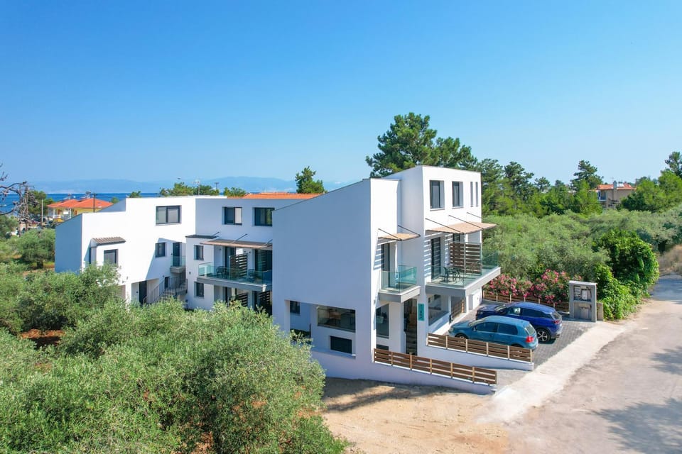 Property building, Day, Neighbourhood, Natural landscape, Location