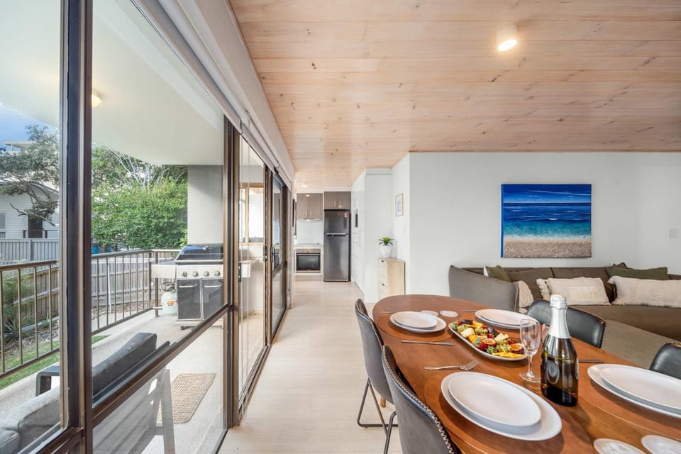 Patio, Food and drinks, Dining area