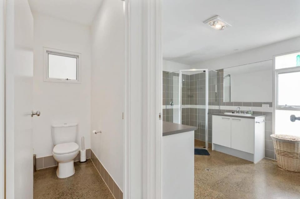 Absolute Luxury Beachfront - Middleton - BYO Linen House in Middleton