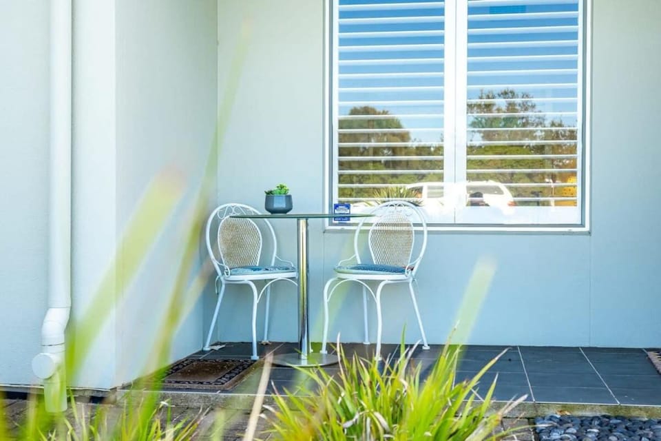 Beach Front Esplanade Victor Harbor - BYO Linen - Wi-Fi - Family House in Victor Harbor