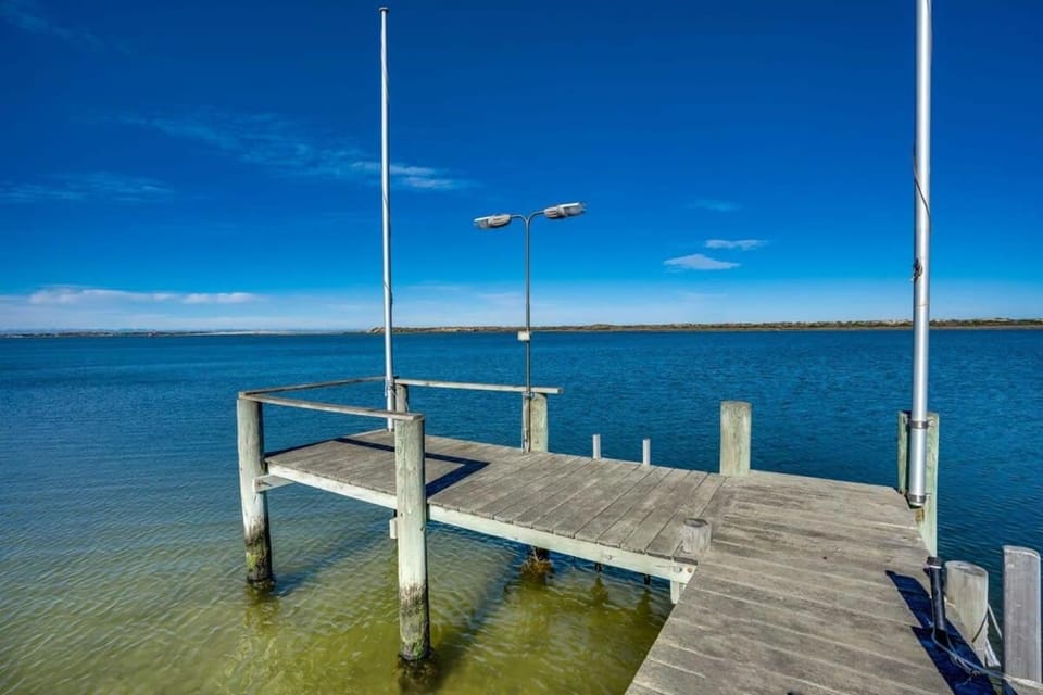 Beladura - 35 Goolwa Channel Drive Hindmarsh Island - Linen Included House in South Australia