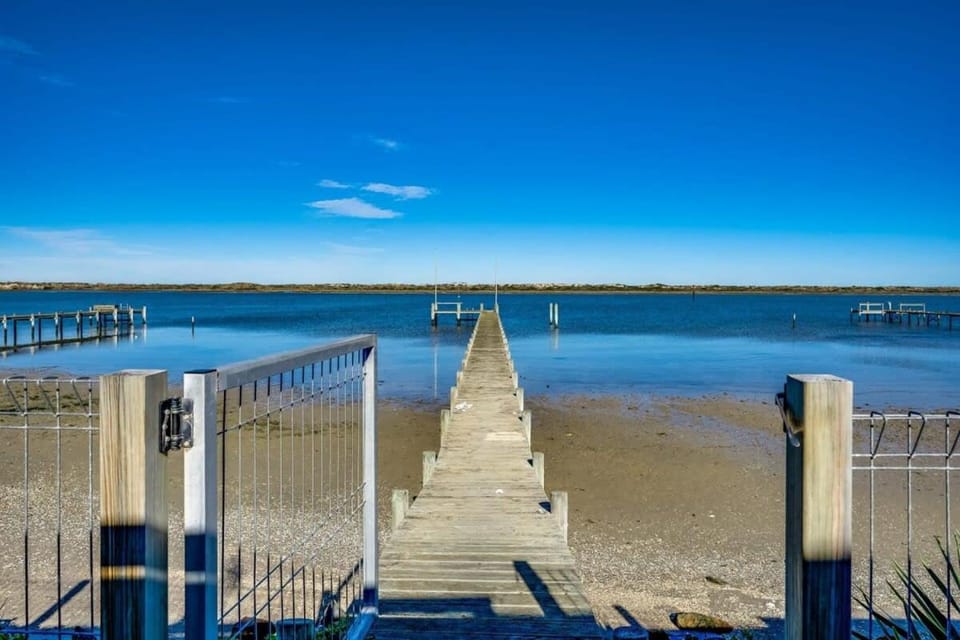 Beladura - 35 Goolwa Channel Drive Hindmarsh Island - Linen Included House in South Australia