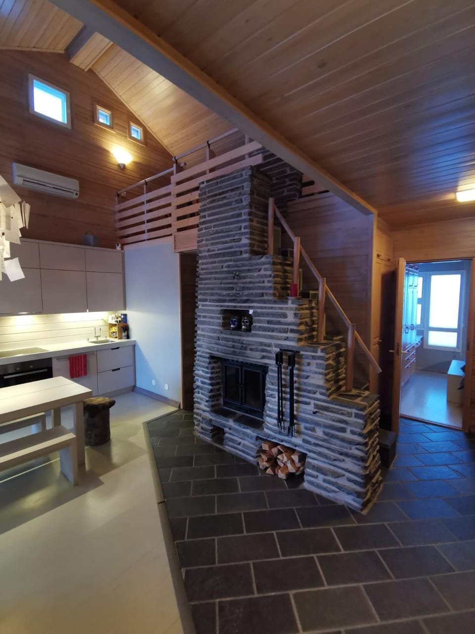 Kitchen or kitchenette, Living room, flat iron