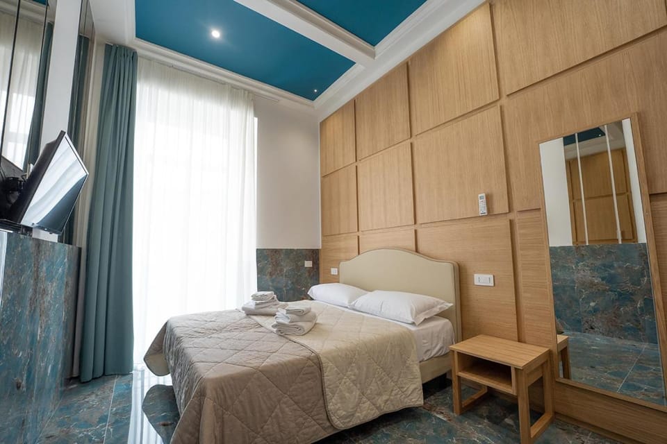 Bed, Living room, Photo of the whole room, Seating area, Bedroom, wardrobe