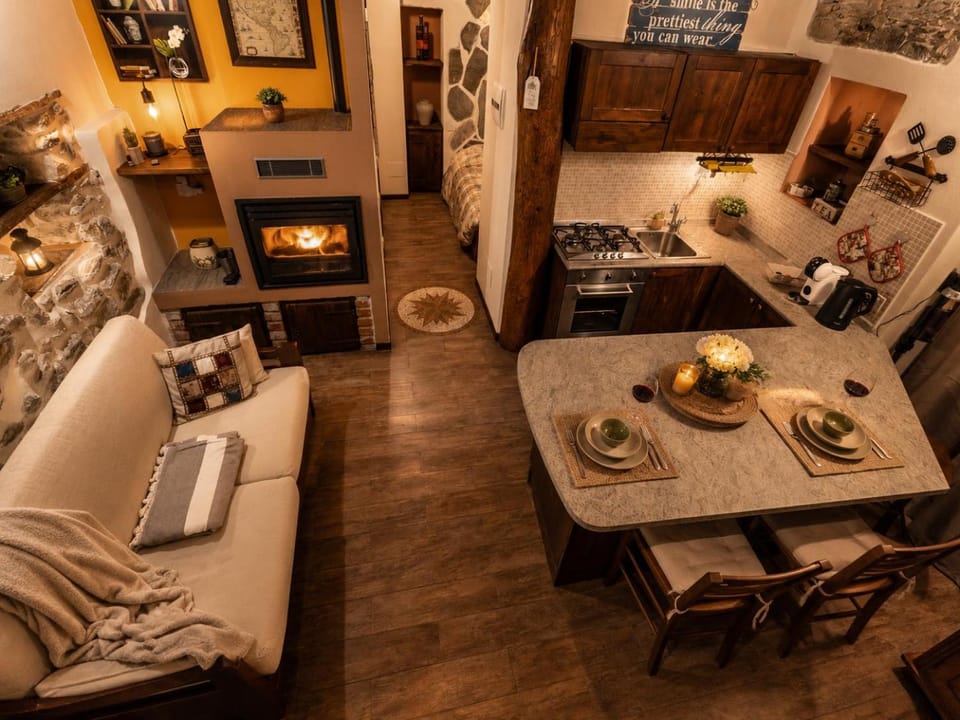 TV and multimedia, Kitchen or kitchenette, Living room, Photo of the whole room, Seating area, Dining area, Food, kitchen, kitchen