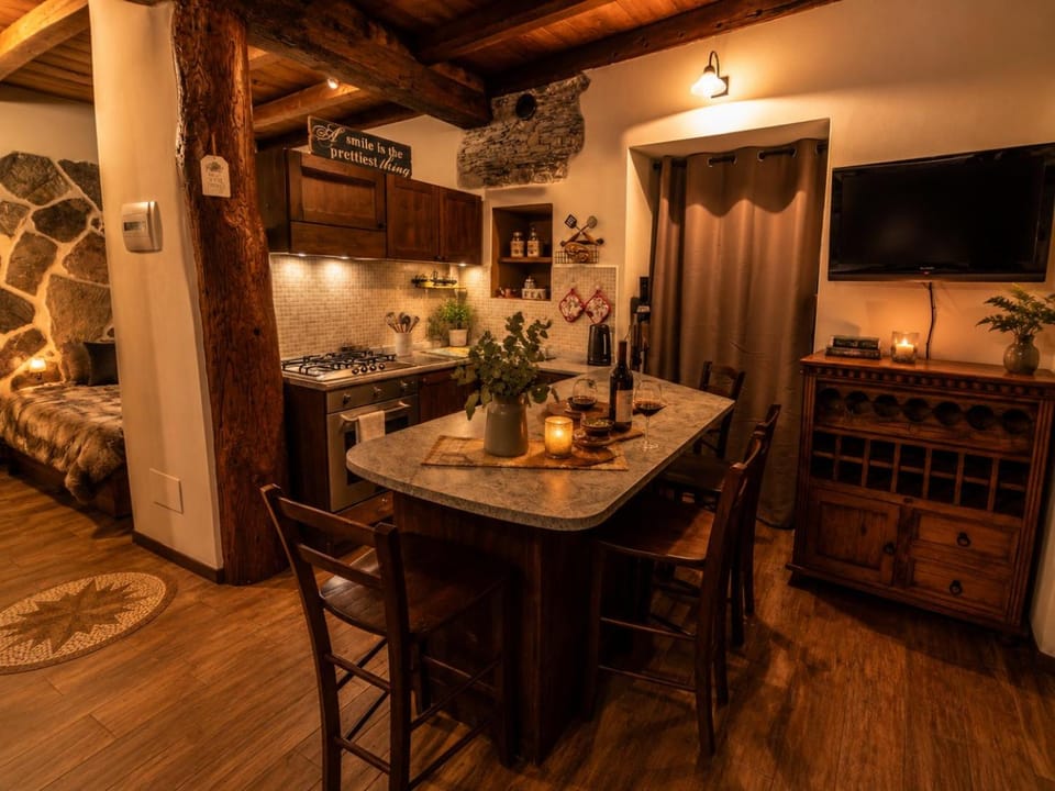 TV and multimedia, Kitchen or kitchenette, Living room, Seating area, Dining area, kitchen, kitchen