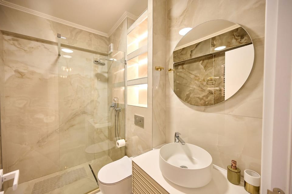 Shower, Toilet, Bathroom