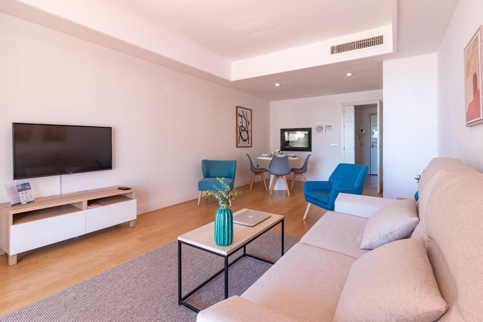 Communal lounge/ TV room, TV and multimedia, Dining area