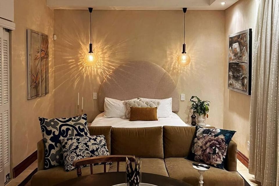 Bed, Photo of the whole room, Seating area, Bedroom