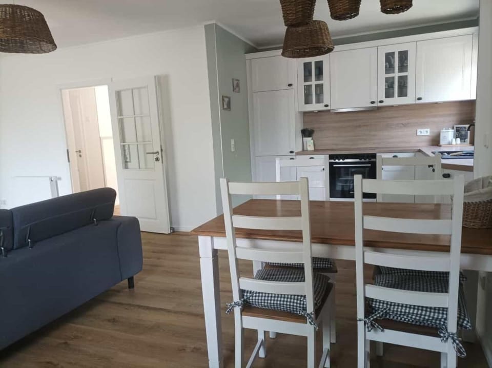 Kitchen or kitchenette, Seating area, Dining area