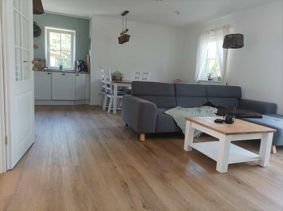 Kitchen or kitchenette, Seating area, Dining area