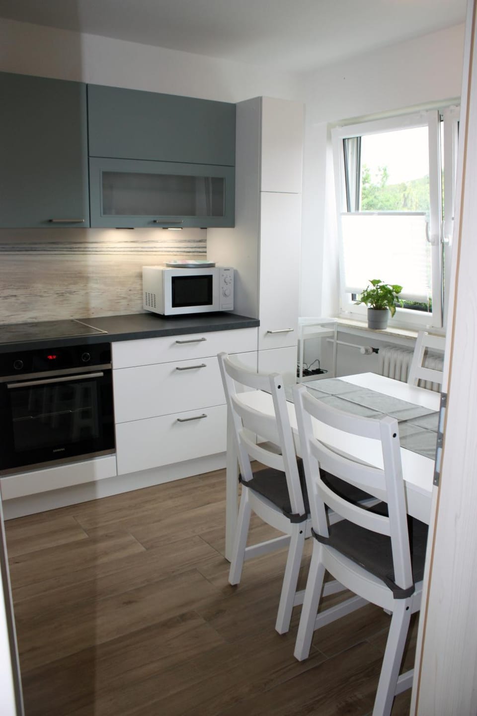 Kitchen or kitchenette, Dining area, minibar, pet friendly