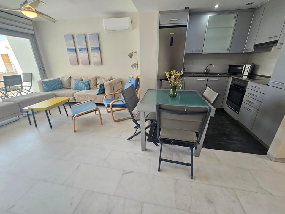 Kitchen or kitchenette, Living room