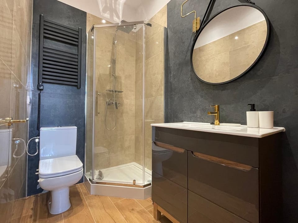 Shower, Toilet, Bathroom