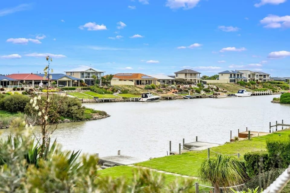 Hindmarsh Island Marina Lifestyle - BYO Linen House in South Australia