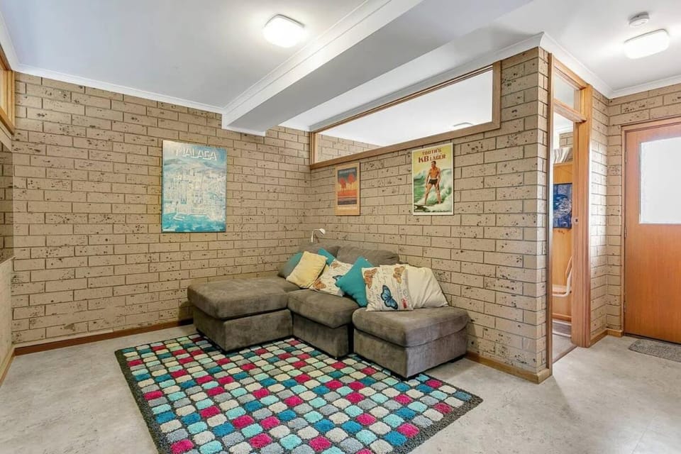 Knights View - 2 14 Merrilli - BYO Linen - Wi-Fi - Beachfront House in Port Elliot