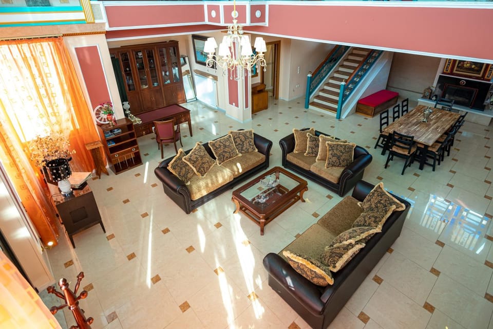 Living room, Seating area