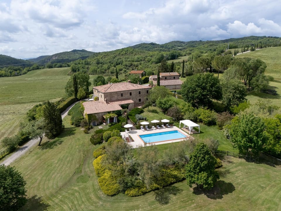 Property building, Natural landscape, Bird's eye view, Mountain view, Pool view, Swimming pool