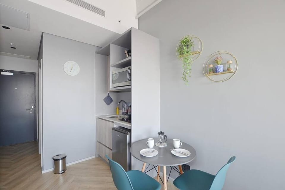 Views of V&A Mall, Robben Island & Ocean Sunsets Apartment in Cape Town