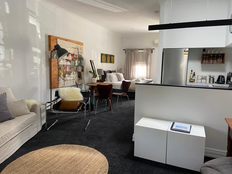 Living room, Dining area, Bedroom, kitchen