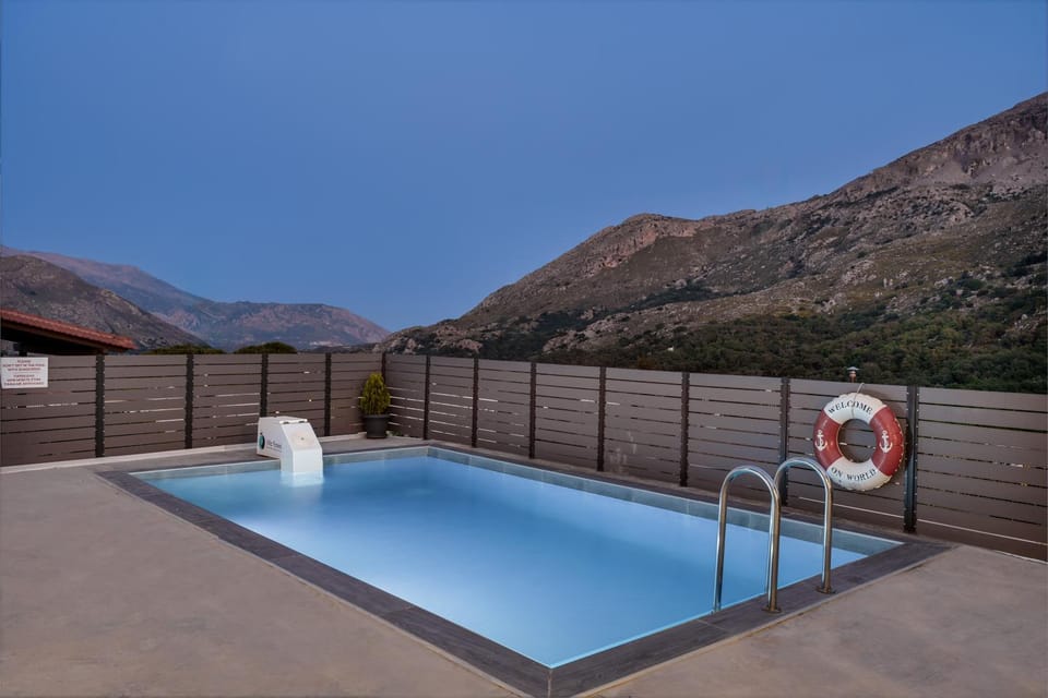Mountain view, Pool view, Swimming pool