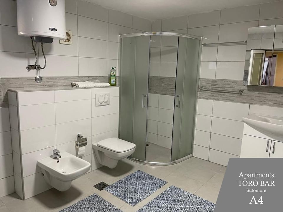 Shower, Toilet, Bathroom, bidet, towels