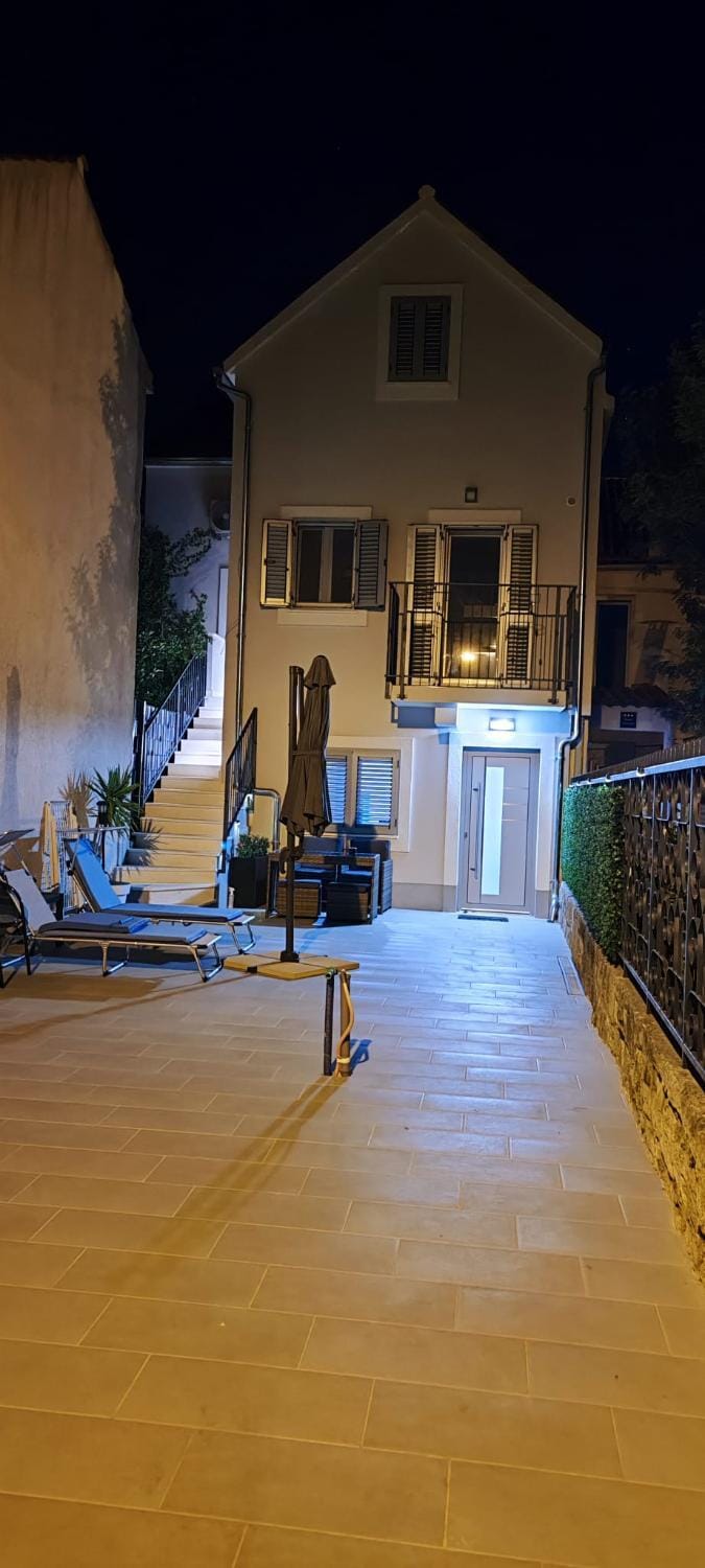 Property building, Night